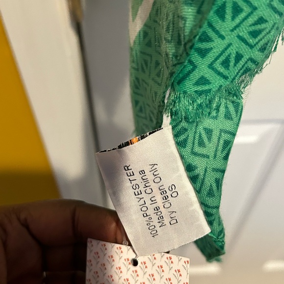 Floral and Gold Print Cover Up O/S - Picture 6 of 7